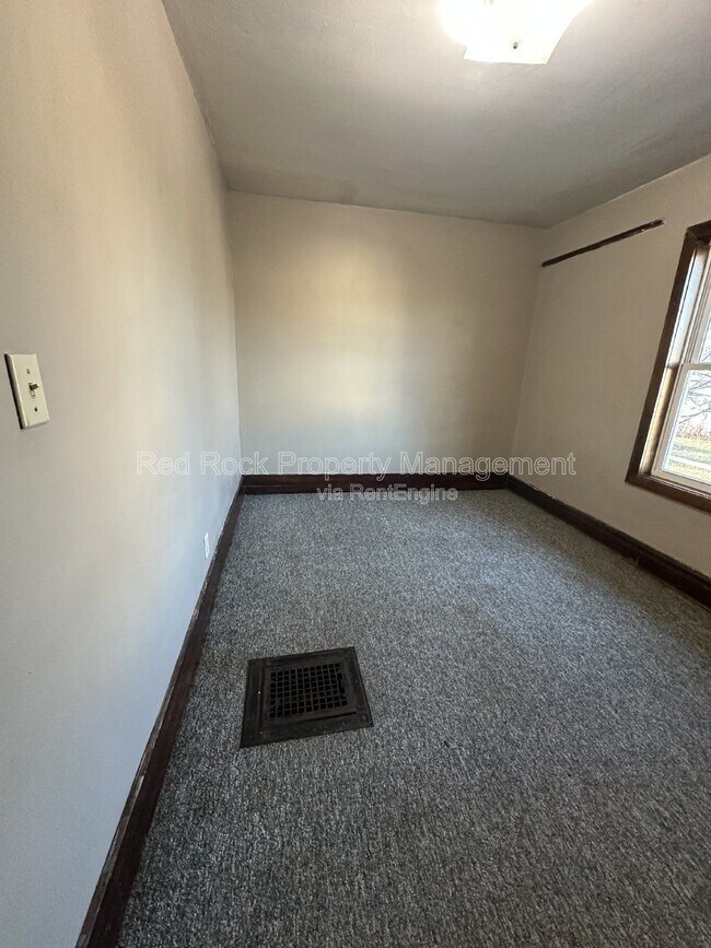 Building Photo - 320 Highland Ave