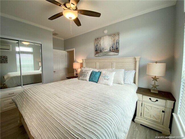 Building Photo - 18 NE Nautical Pl