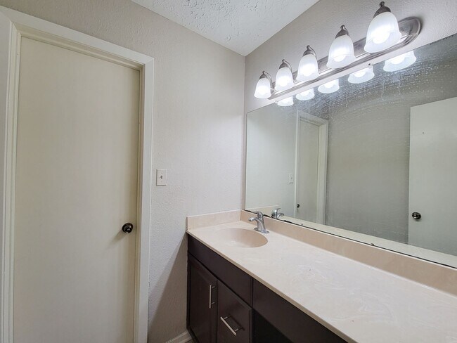 Building Photo - 9415 Beckford Dr