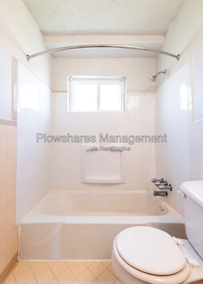 Building Photo - 3100 Chinquapin Ln
