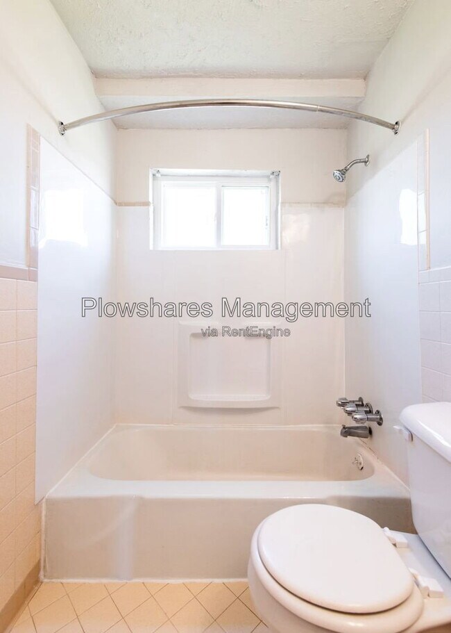 Building Photo - 3160 Chinquapin Ln