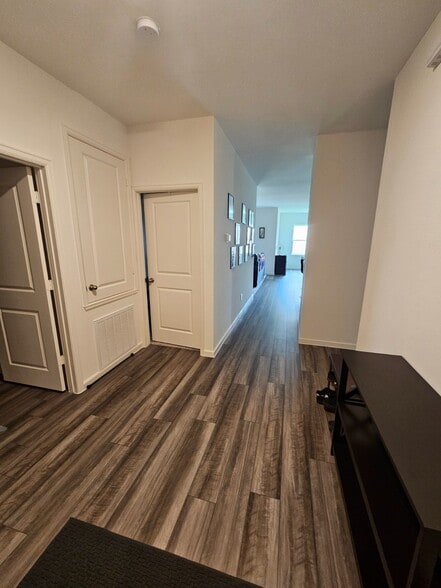 Front hallway - 5919 Bright Keel Dr