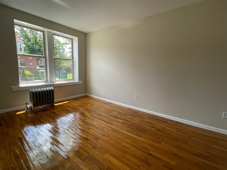 Building Photo - 10 Harvard St