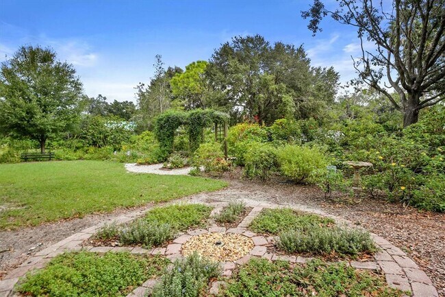 Building Photo - 11709 Clubhouse Dr