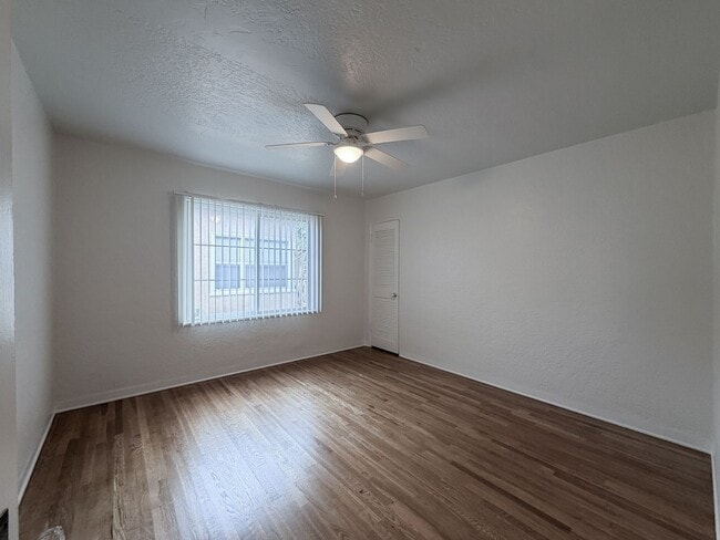 Building Photo - 431 Deodar Ave