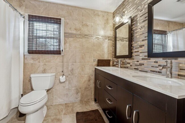 Building Photo - 5127 Wellshire Pl