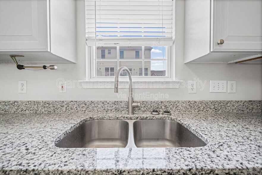 Building Photo - 12439 Blossoming Ct