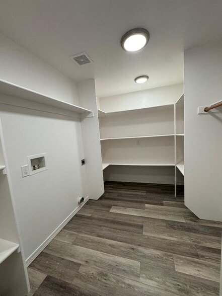 Large Pantry - 1051 Fathom Dr