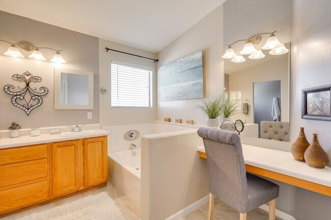 Building Photo - 1209 W Crystal Palace Pl