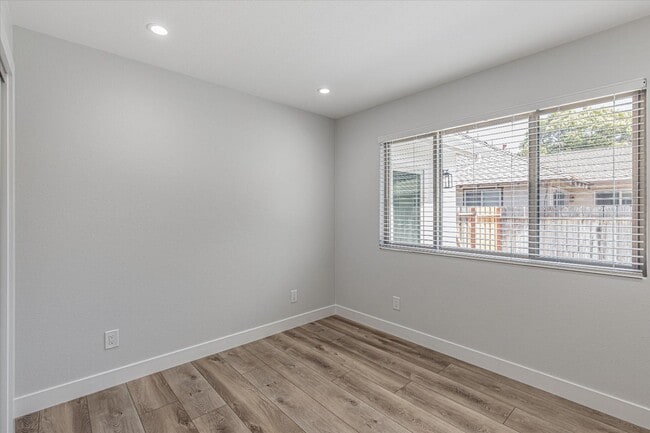 Building Photo - 18283 Carriage Dr