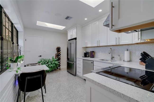 Building Photo - 16102 SW 98th Ave