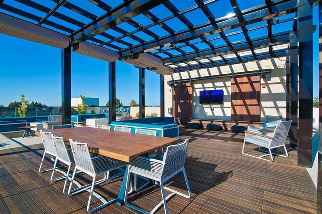 Building Photo - 908 Rich Ave