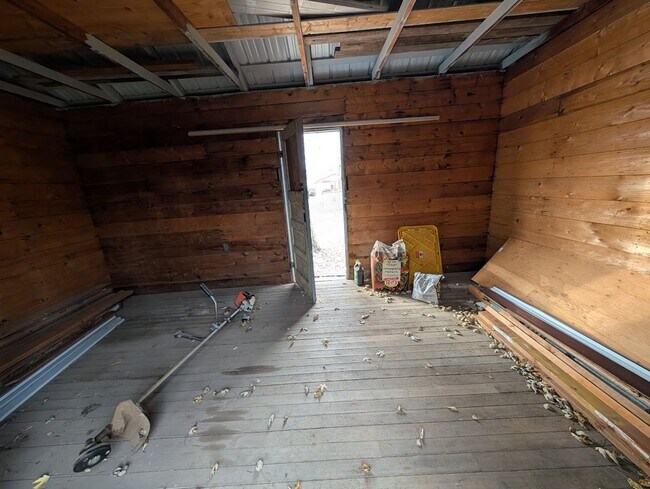 Building Photo - Fantastic 3 Bedroom Clarkston House with Fenced Backyard