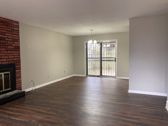 Building Photo - Beautiful 2 Bedroom / 2 Bath Condo Coming ...