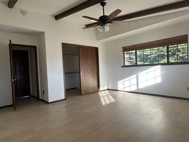 Building Photo - Bear Valley 3+4 with over 4 acres! MUST SEE!