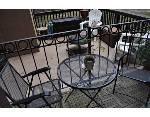 Building Photo - 60 Phillips St