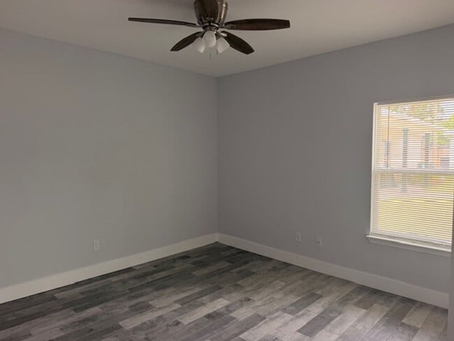 Building Photo - Orlando Rd Duplexes