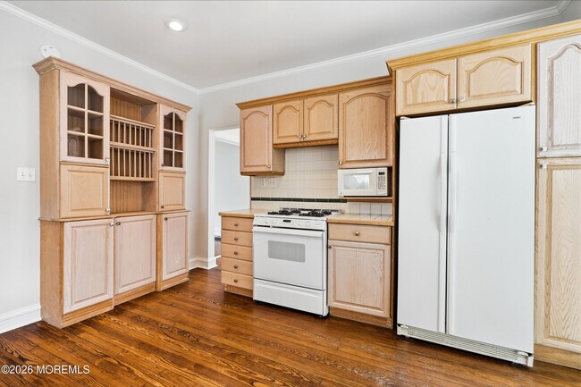 Building Photo - 638 Overton Pl