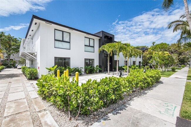 Building Photo - 204 Sunrise Dr