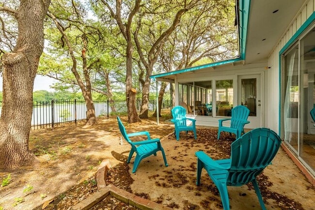 Building Photo - 2865 Bandera Hwy