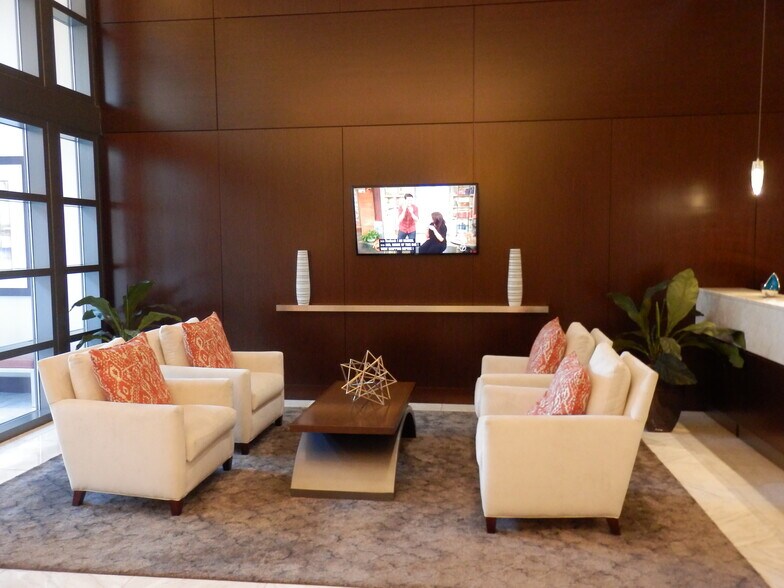 Elegant lobby with 24/7 front desk and security. - 475 K Street Northwest