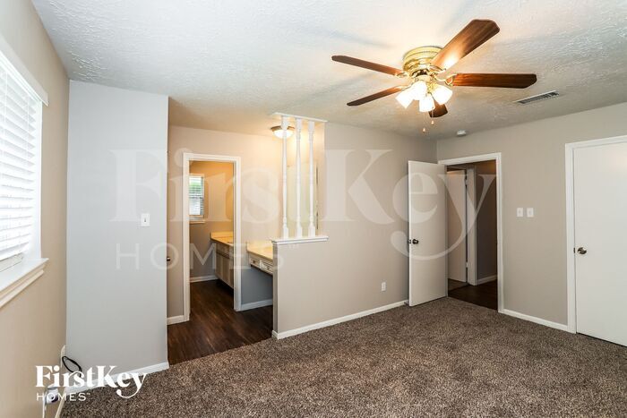 Building Photo - 15010 Chaseridge Dr