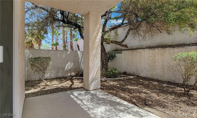 Building Photo - 24 Staghorn St