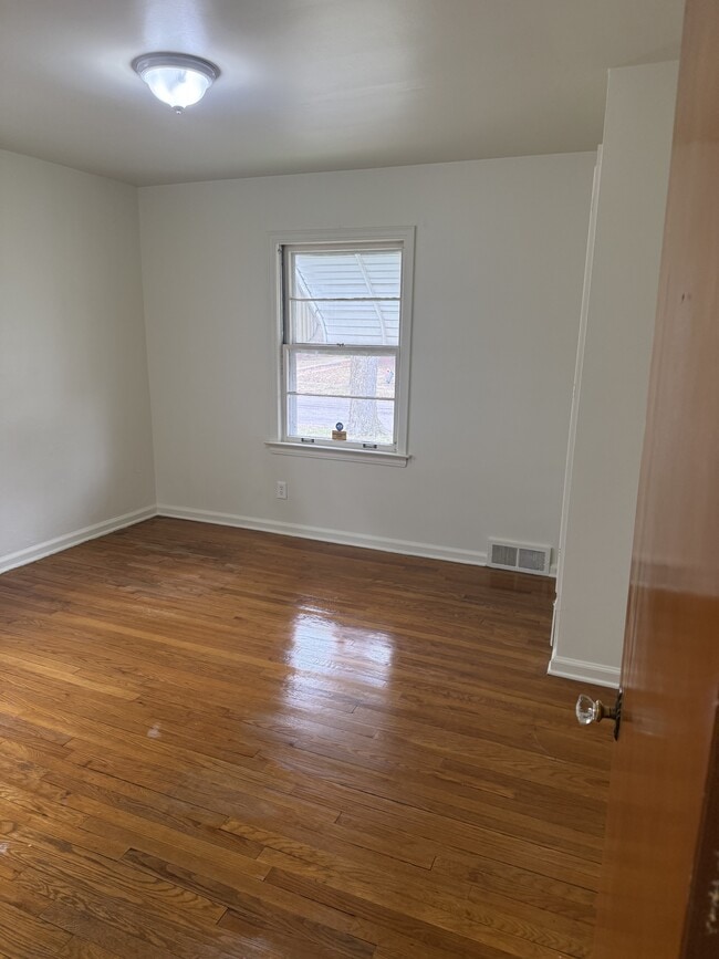 Building Photo - 2201 Windemere Ave