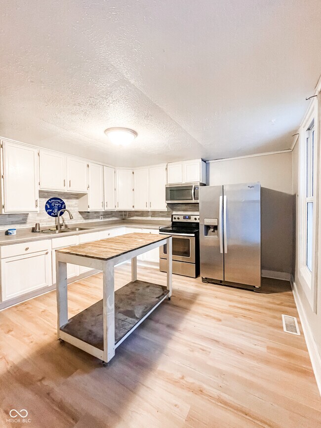 Building Photo - 102 Meridian St