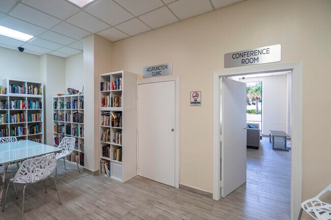 Building Photo - 3725 S Ocean Dr