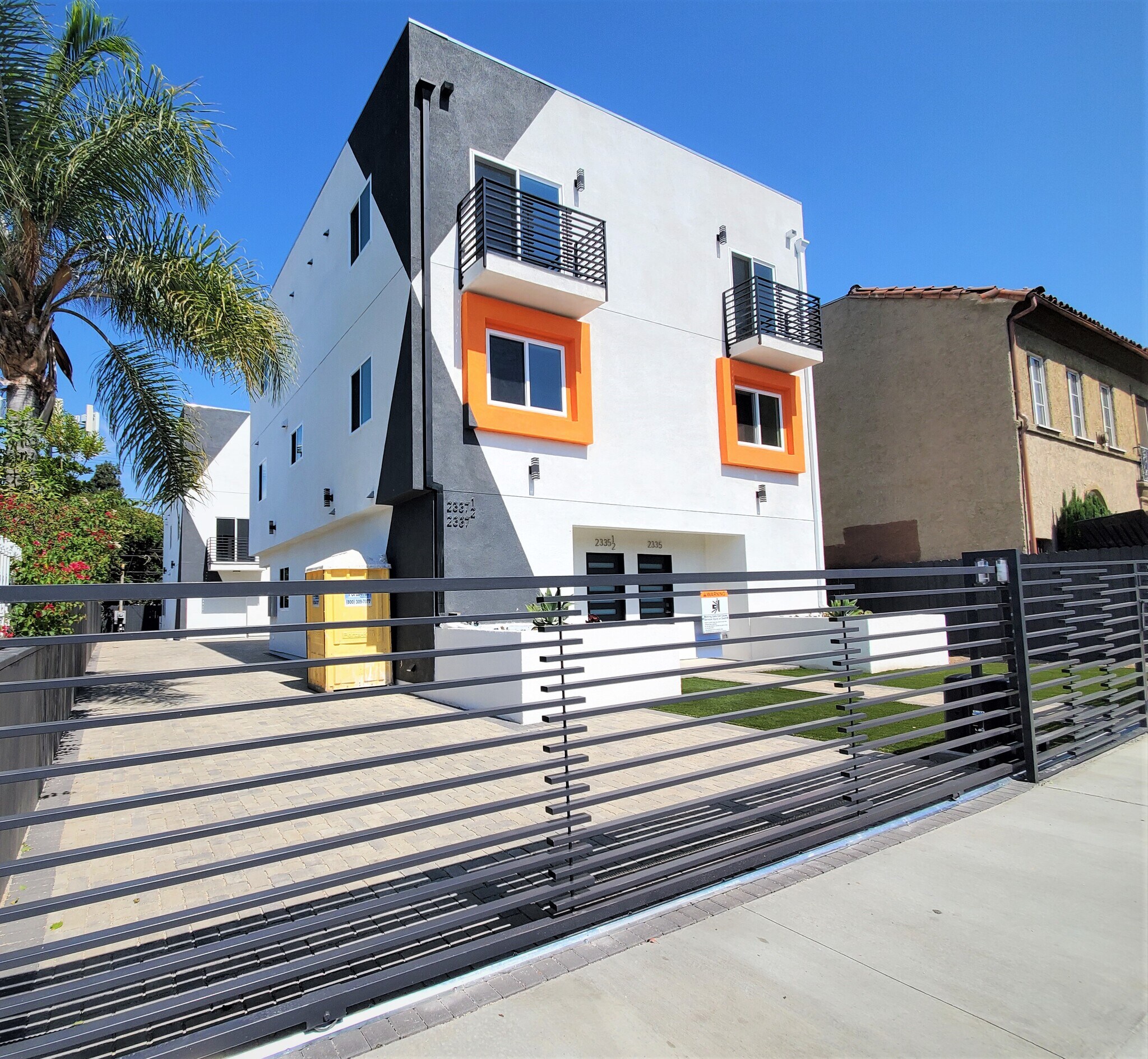 Building Photo - 2335 S Crenshaw Blvd