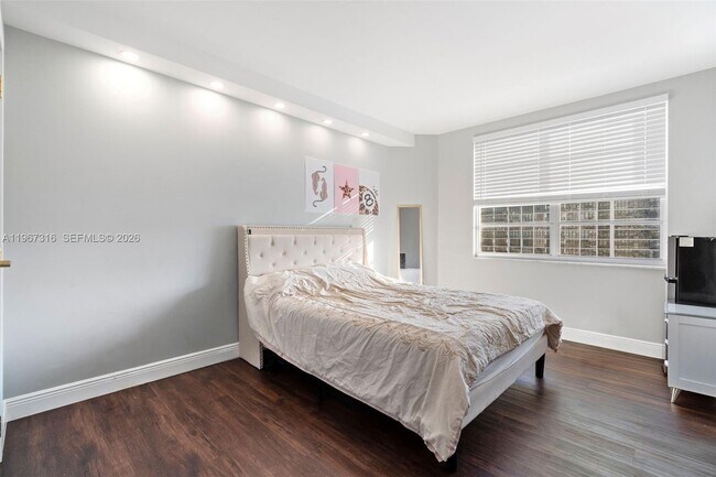 Building Photo - 1985 S Ocean Dr