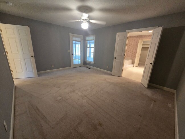 Building Photo - Quiet Neighborhood- Large Lot- Shed- Enclosed Sunroom! Community Pool & Tennis Courts!