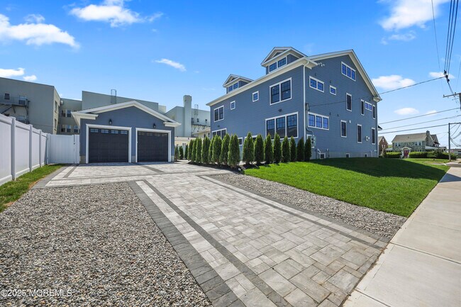 Building Photo - 114 2nd Ave