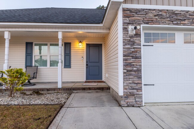 Building Photo - 270 Breakwater Dr