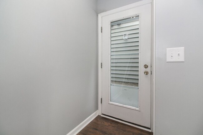 Building Photo - 3 Bedroom/2.5 Bath Westlake!! Condo living...