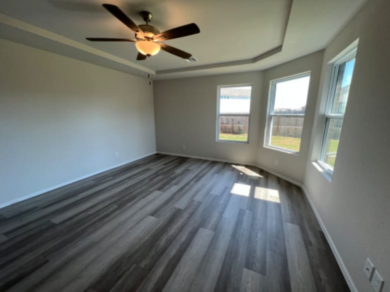 Building Photo - 13923 S Quincy St