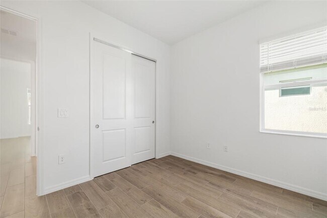 Building Photo - 5613 Lightning Whelk Ln