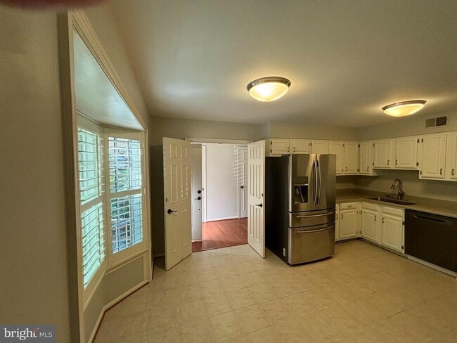 Building Photo - 2113 Kings Mill Ct