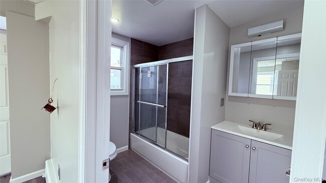 Building Photo - 142 Smith St