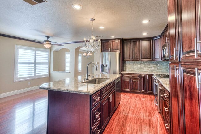 Building Photo - Elegant 3-Bed Home in Quiet Folsom Neighbo...