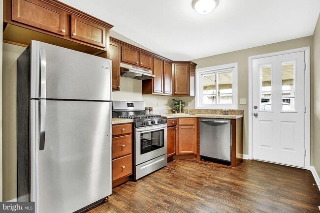 Building Photo - Coming Soon- Beautiful 3 Bedroom, 1 Bath h...