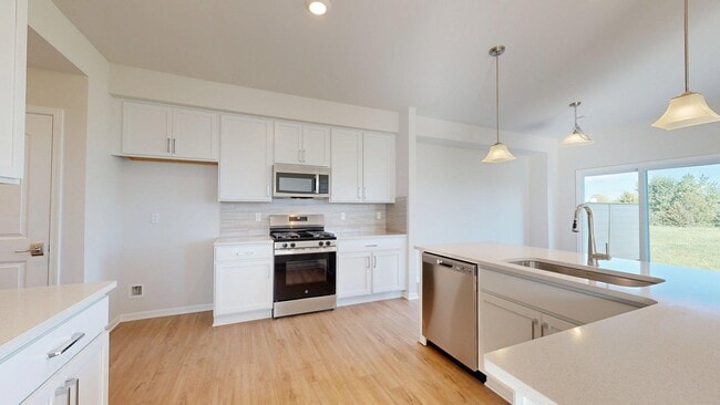 Building Photo - 1401 Salt Springs Dr