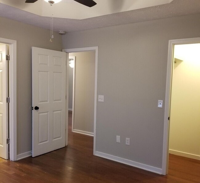 Building Photo - 1537 Chelsea Ln