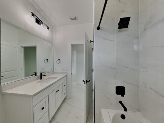 Building Photo - 2309 NE 39th St