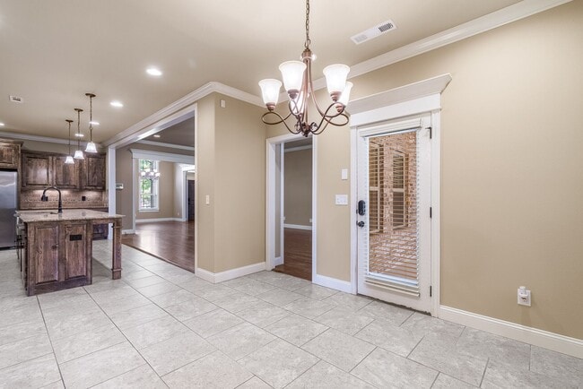 Building Photo - Beautiful Luxury Home!