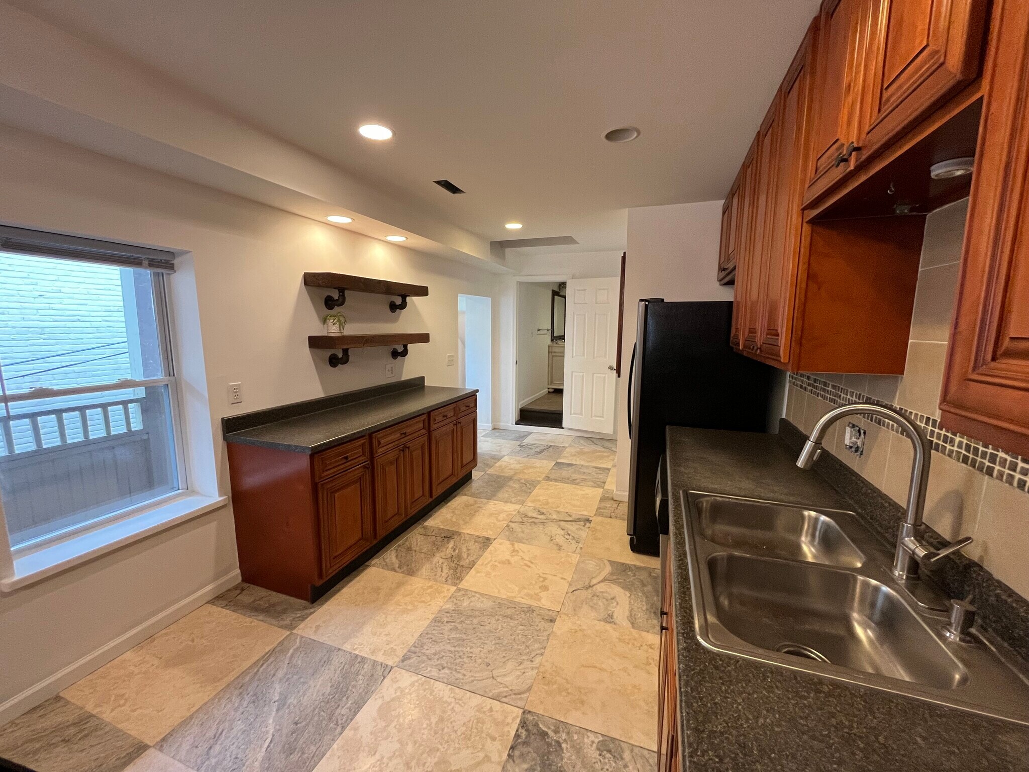 Building Photo - 448 N Queen St