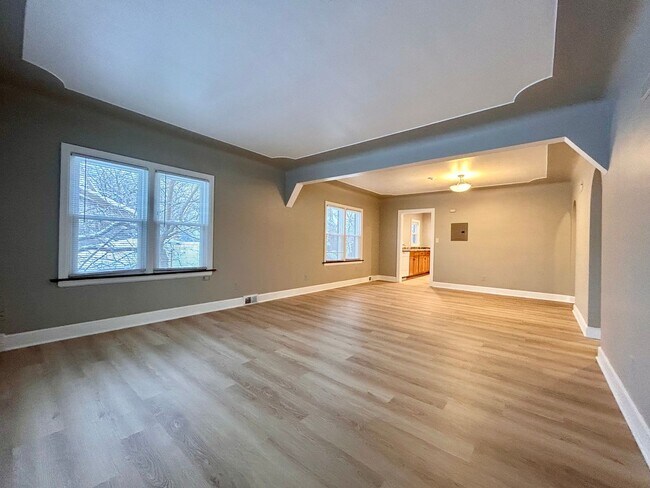 Building Photo - 297 W Larch Ave