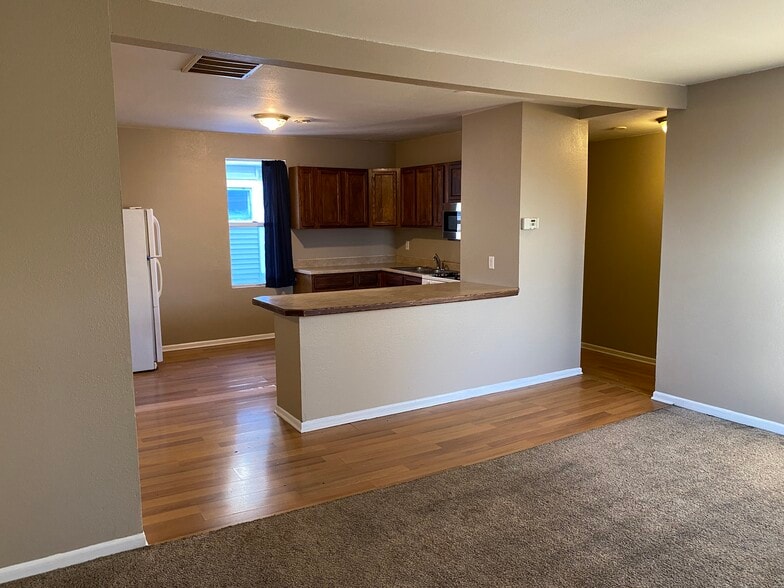 Building Photo - 3006 Emerson Avenue N #2