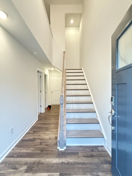 Building Photo - 5019 Westmead Ln